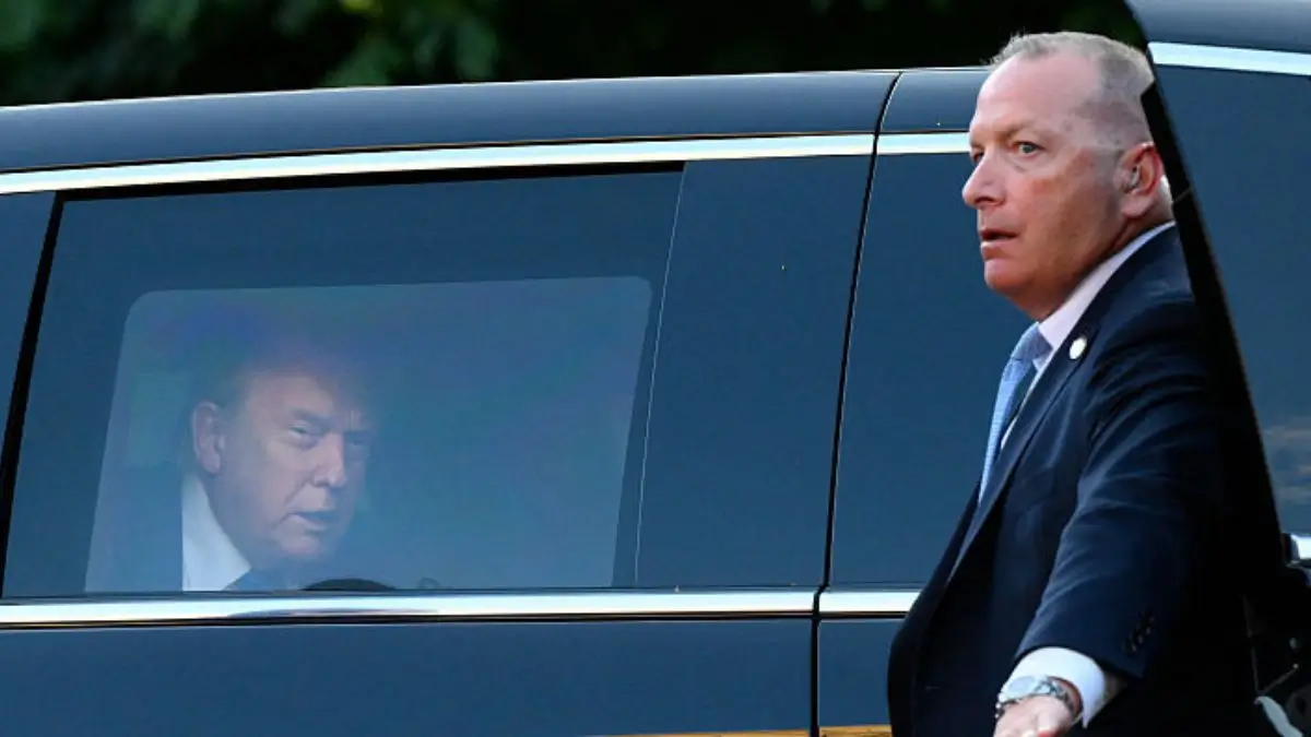 ‘Yikes!’: Trump Shows Off the Beast’s Jaw-Dropping Bulletproof Windows — But One Detail Has Folks Dragging That Catering Truck Back into the Spotlight