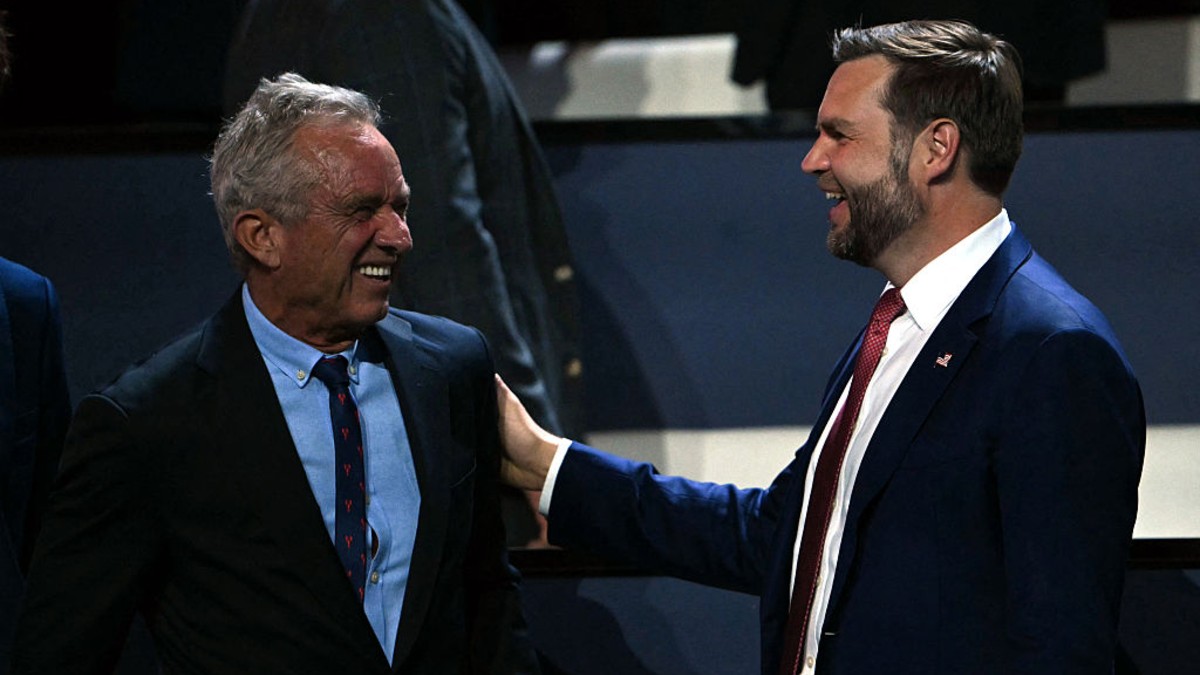 ‘OMG Look at Him’: RFK Jr. Posts Bizarre Photo Hand-Feeding JD Vance After VP Reveals Weight Loss — But Viewers Are Zooming In on Marco Rubio’s Face