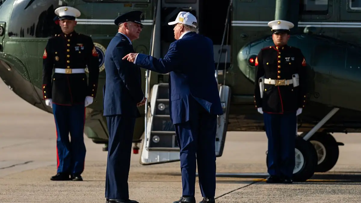 ‘Looks Like a Lunatic’: Trump Exits Marine One in a Fury After Tense Exchange with Pilot — White House Scrambles to Bury Video, But It Was Too Late